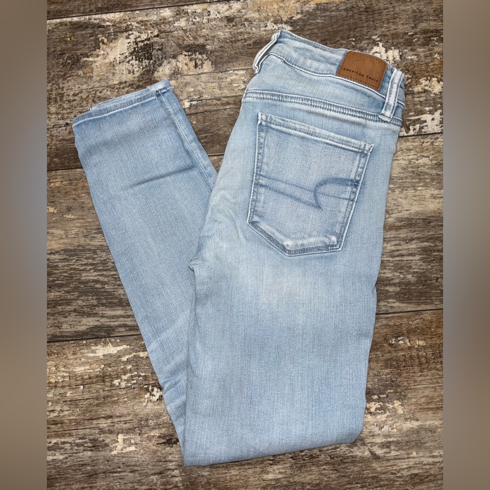 American Eagle Outfitters Super Stretch Light Wash Skinny Jeans size 2 short